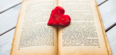 15 Best Valentine’s Day Gifts for Book Lovers